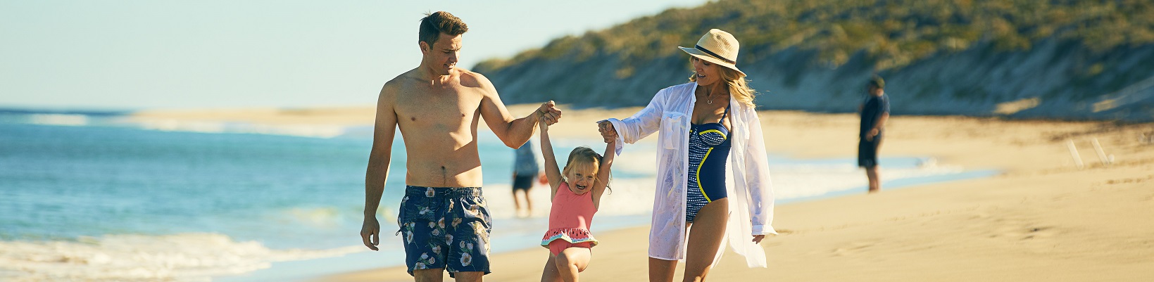 shorehaven beach family walking