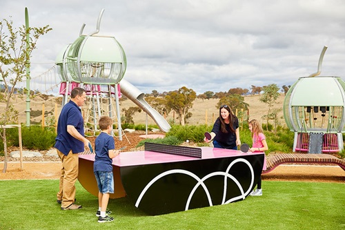 Mum and kids playing pingpong in Googong park