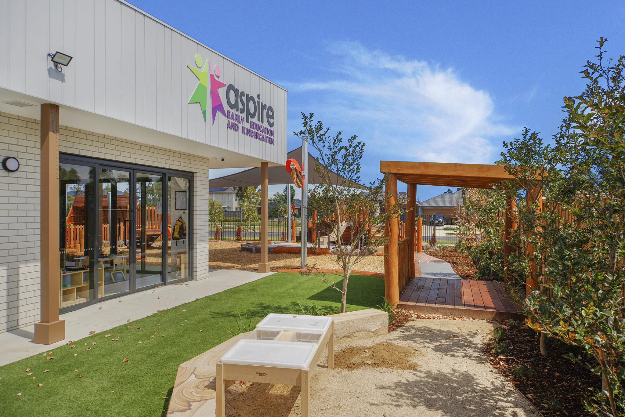 Aspire_Mambourin_Outdoor_Shot_With_Logo-2048x1366