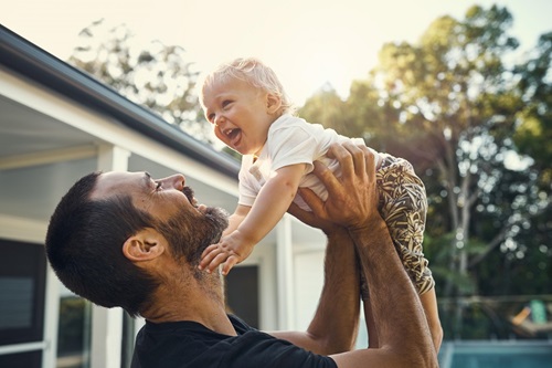 Elavale Homepage Land_dad and little boy